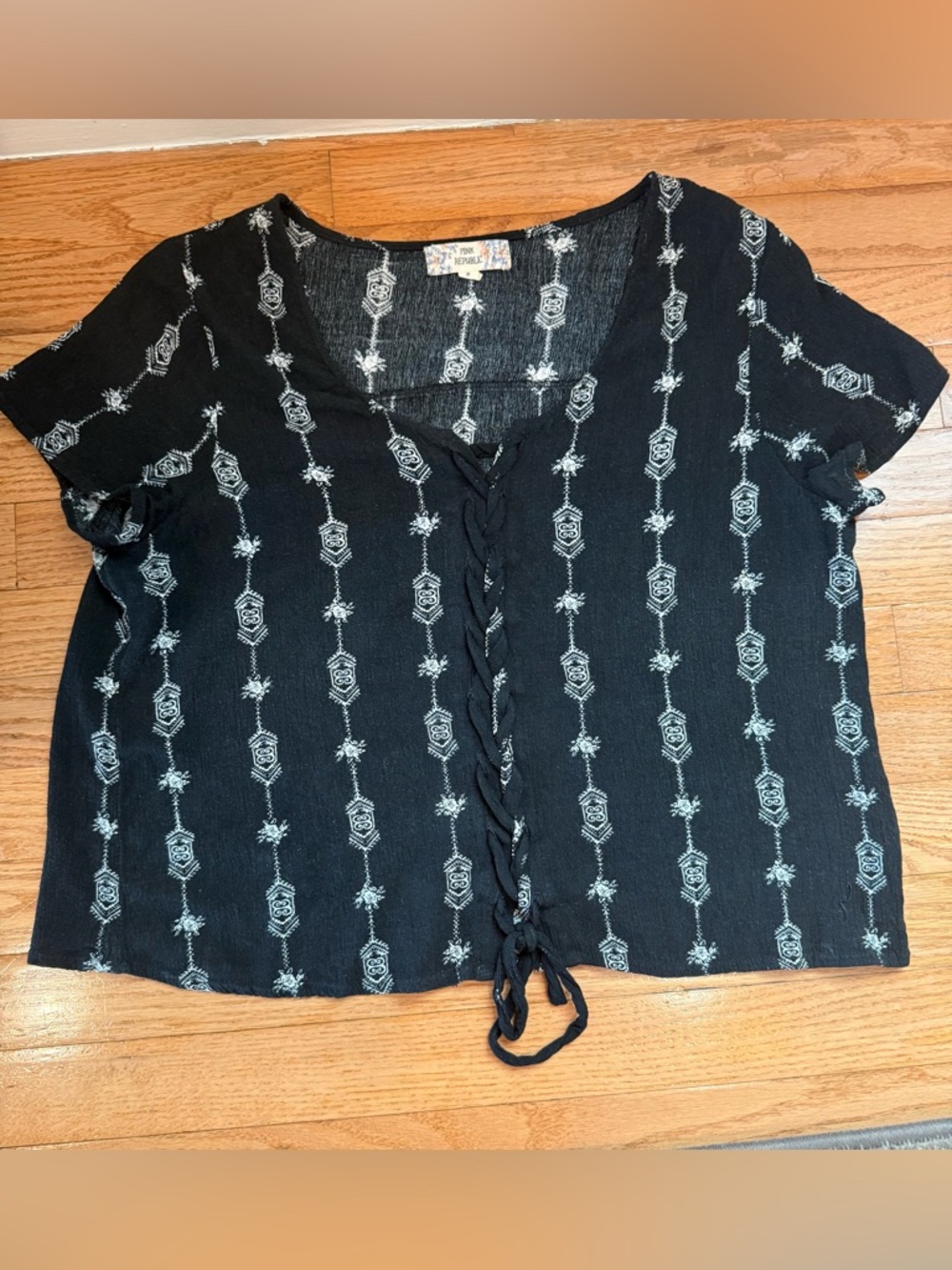 Pink republic Small black white short sleeve top lace up front